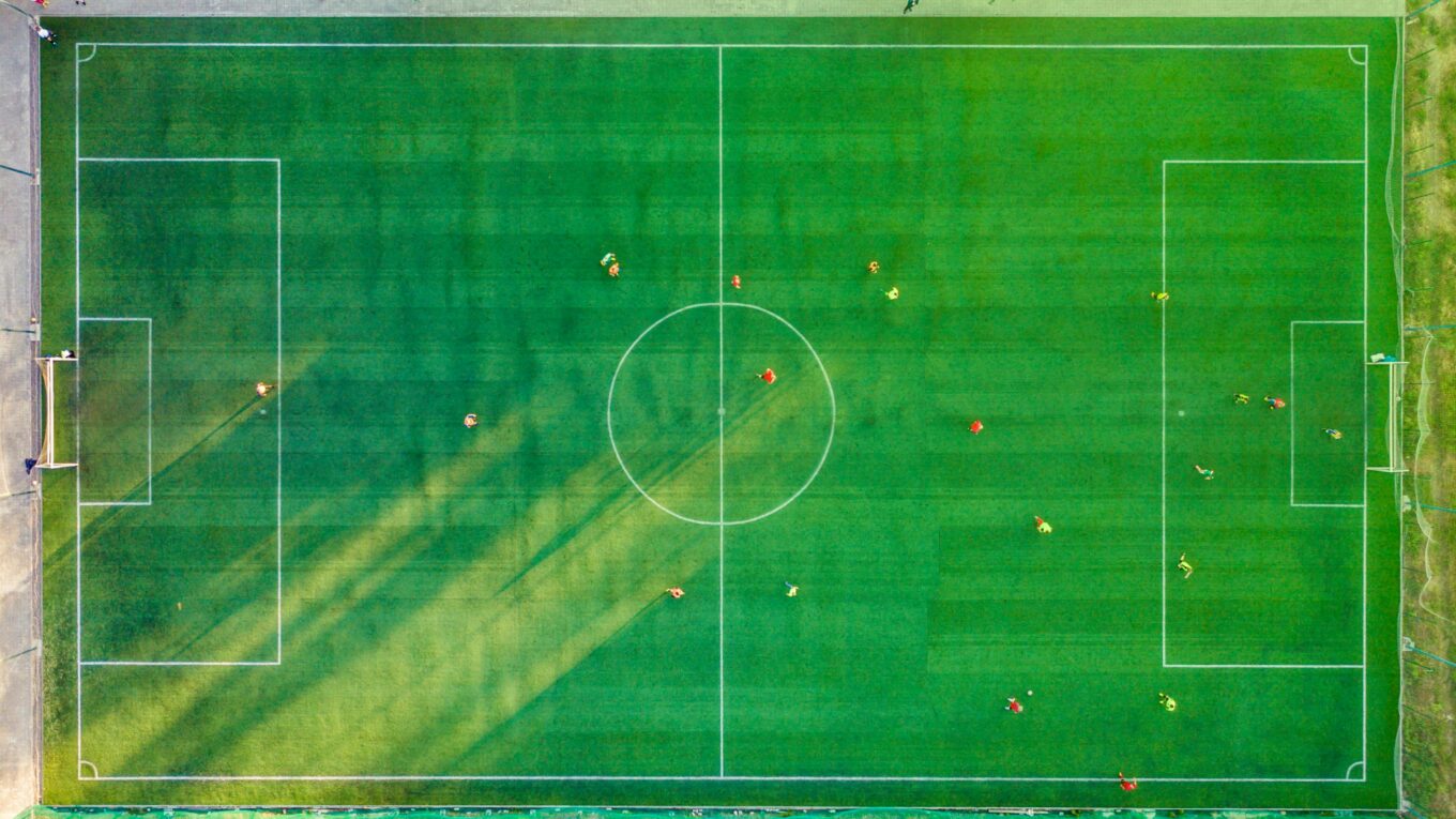 Como a Inteligência Artificial Revoluciona o Futebol: Da Análise Tática à Prevenção de Lesões
